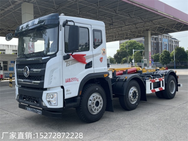 小三軸勾臂垃圾車